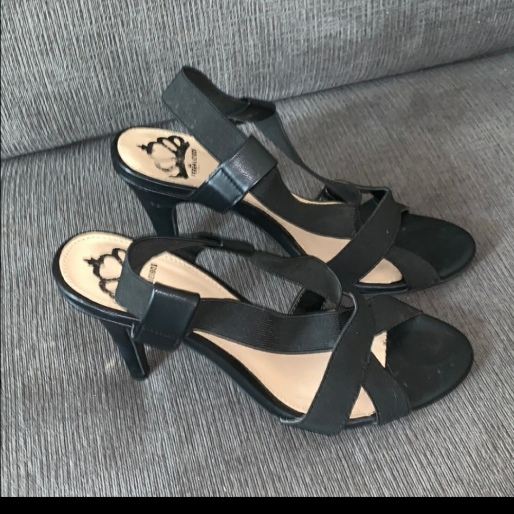 Black Dress Shoe's size 8. Excellent Condition, Very Comfortable